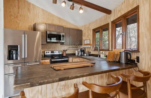 Basye Cabina | The Chestnut, 8 guests, near Lake Laura