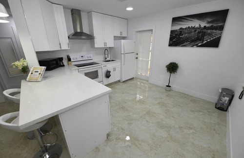 Poinsettia Heights Apartamento | ♚The CHIC Apt♚2BR | Cerca de la playa | Puerto | Aeropuerto | Las Olas