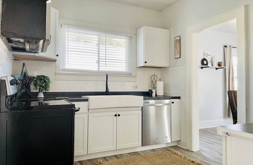 Evansville Casa | The Chic Shack | Centrally Located 2BR/1BA Home