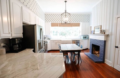 Summerville Historic District Casa | The Chick Inn on Main Neighbors!
