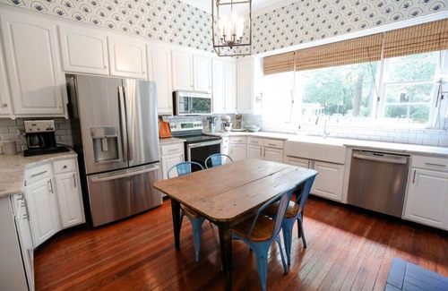 Summerville Historic District Casa | The Chick Inn on Main Neighbors!