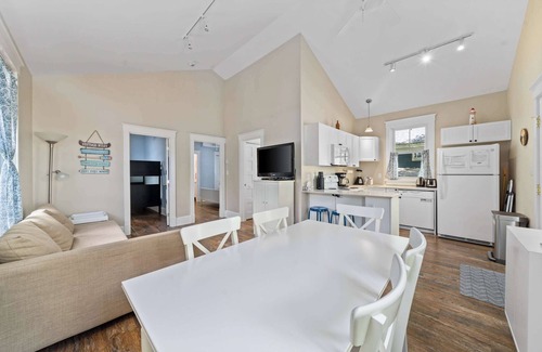 Cherry Valley Casa | The Chickadee - 21 Farm View