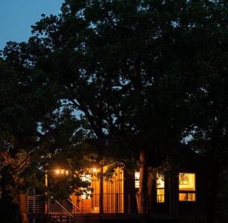 Elm Mott Otro | The Chickadee Treehouse 15MIN to Magnolia Baylor