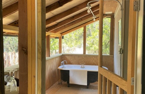 San Marcos Cabaña | The Chicken House ( With Outdoor Tub!)