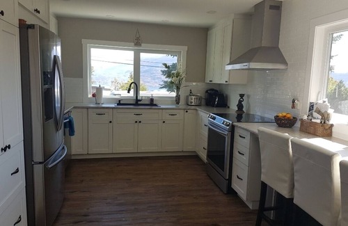 Central Okanagan Cama Y Desayuno | The Chirping Cricket Bed & Breakfast