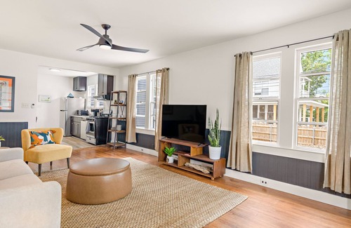 Hammond Casa | The Christian House - Downtown Hammond