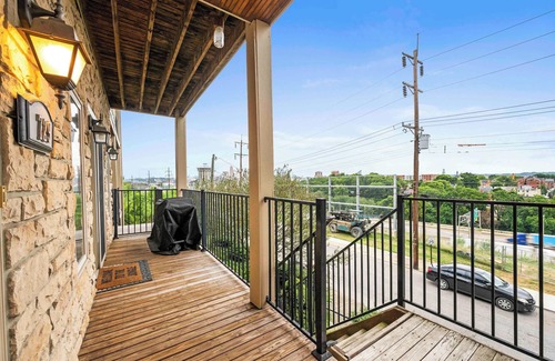 Covington Condominio | The City Staycation Condo - Downtown Cincy Views