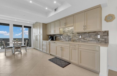 Pelican Bay Condominio | THE CLARIDGE 17D - Luxury Condo in Pelican Bay, Incredible Gulf Views!