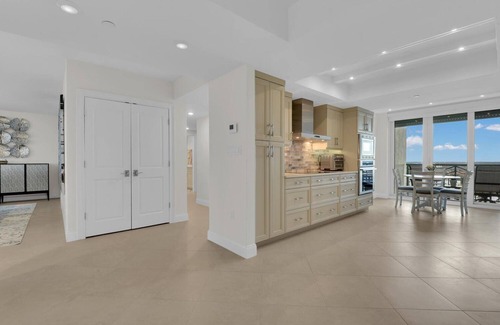 Pelican Bay Condominio | THE CLARIDGE 17D - Luxury Condo in Pelican Bay, Incredible Gulf Views!