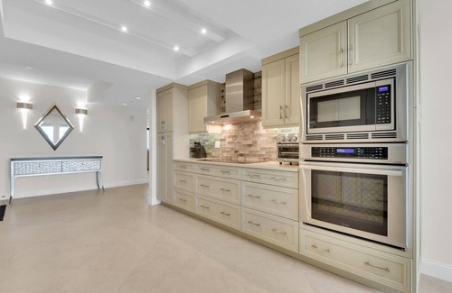 Pelican Bay Condominio | THE CLARIDGE 17D - Luxury Condo in Pelican Bay, Incredible Gulf Views!