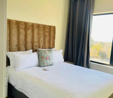 Greater Johannesburg Metropolitan Area Apartamento | The Classy West End 1 bed with sleeper couch