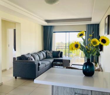 Greater Johannesburg Metropolitan Area Apartamento | The Classy West End 1 bed with sleeper couch