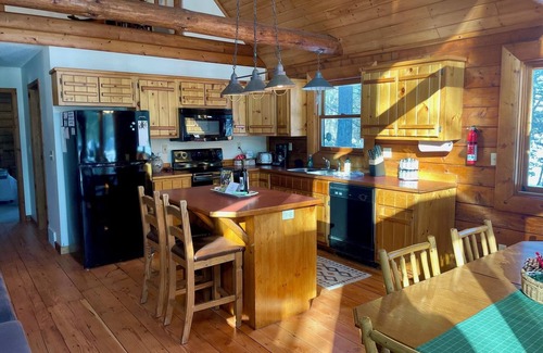 Hayward Cabina | The Clear Lake Island Hideaway