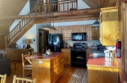 Hayward Cabina | The Clear Lake Island Hideaway