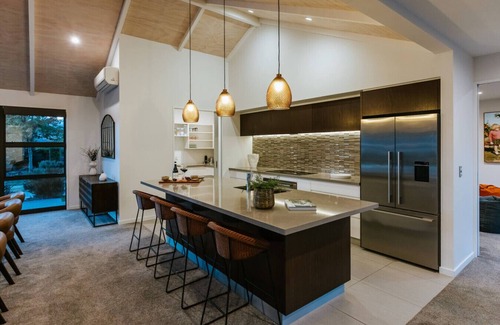 Wanaka Casa | The Clearview House | Lake View | Sleeps 9