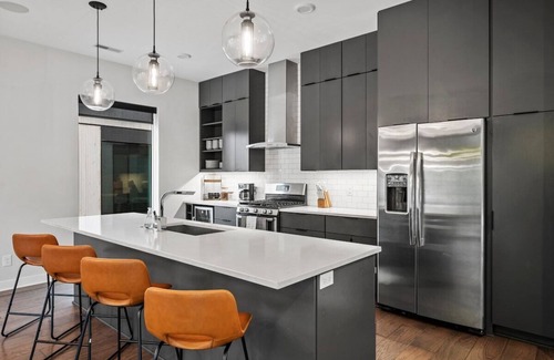 Tremont Casa | The Cleveland ROCKS! Townhome in Tremont