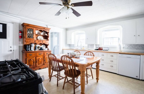 Fall River Apartamento | The Clipper - 1747 Historic Isaac Pierce House 1st Floor