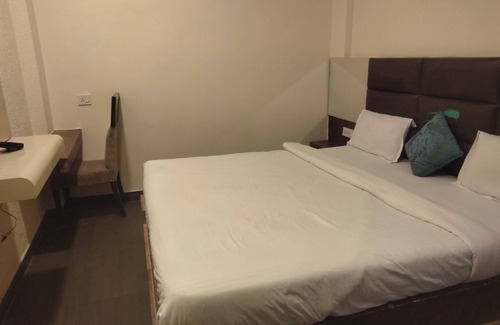 Rishikesh Hotel | The Clock Tower Rooms & Cafe