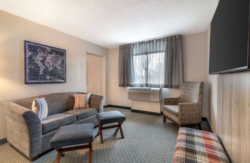 Cohoes Hotel | The Clocktower Hotel at Century House, Ascend Hotel Collection