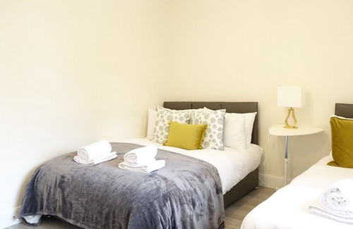 Harlington Casa | The Close Airport