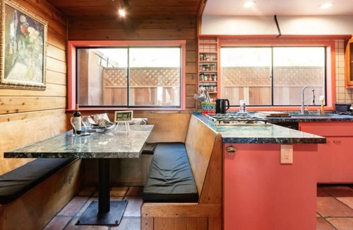 Hollywoodland Casa | Rock n Roll History House justo debajo del signo HOLLYWOOD