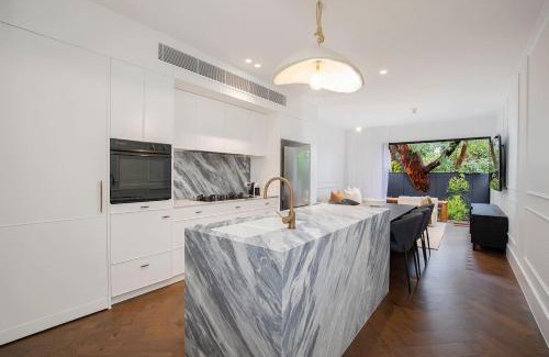 Cooks Hill Casa | The Cloudscape - Cosy, Modern, and Chic Designer Pad