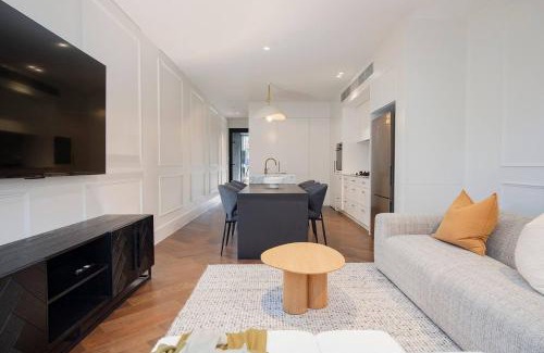 Cooks Hill Casa | The Cloudscape - Cosy, Modern, and Chic Designer Pad