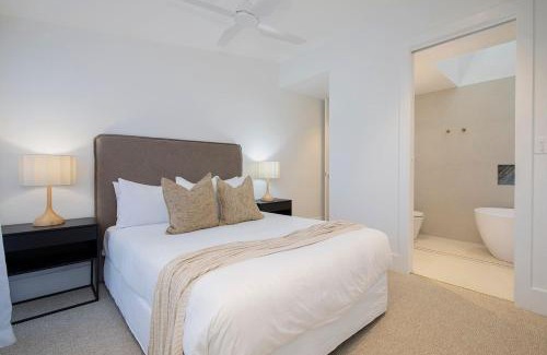Cooks Hill Casa | The Cloudscape - Cosy, Modern, and Chic Designer Pad