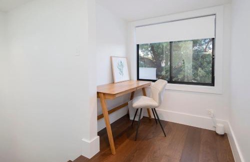 Cooks Hill Casa | The Cloudscape - Cosy, Modern, and Chic Designer Pad
