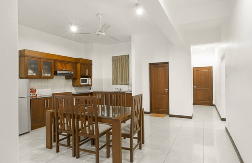 Wellawatta North Apartamento | The Clover es un hermoso apartamento con dos dormitorios y baños.