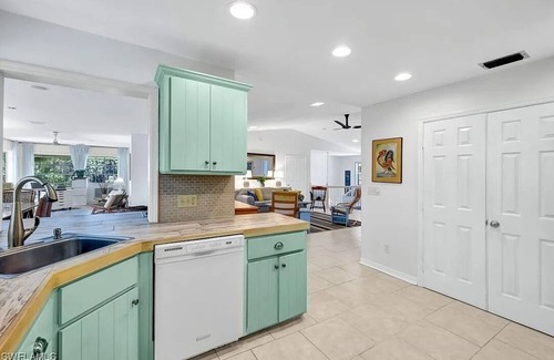 Pineland Casa | The Clubhouse - Fish, Bike and Relax in this spacious Home with a Hot Tub