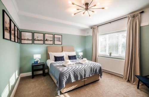 Little Sutton Apartamento | The Coach House 3 bed apartment with off-street parking in Ellesmere Port