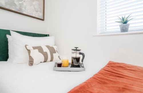 Little Sutton Apartamento | The Coach House 3 bed apartment with off-street parking in Ellesmere Port