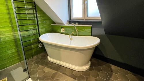 Brighton City Centre Casa | The Coach House - An exeptional 3 story house in the heart of the lanes with secure private parking