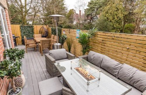 Corfe Apartamento | The Coach House - Beautiful and Spacious Outside Decking