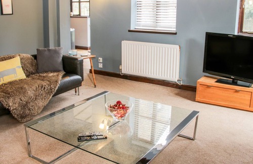 Clows Top Cabaña | The Coach House, FAR FOREST, WORCESTERSHIRE