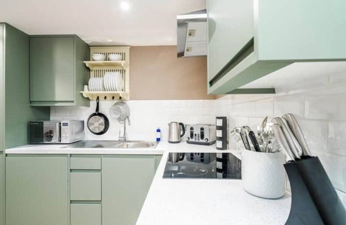 Little Sutton Apartamento | The Coach House, 3 bed apartment with free off-street parking in Ellesmere Port