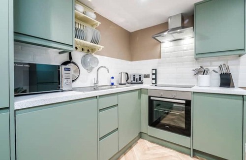 Little Sutton Apartamento | The Coach House, 3 bed apartment with free off-street parking in Ellesmere Port