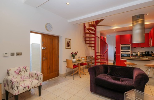 Tewkesbury Cabaña | The Coach House
