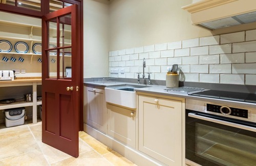 Cold Aston Cabaña | The Coach House - sleeps 4 guests in 2 bedrooms