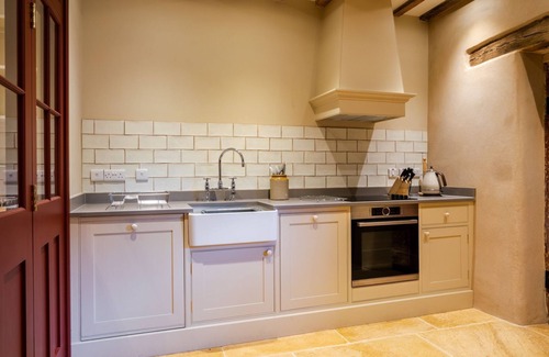 Cold Aston Cabaña | The Coach House - sleeps 4 guests in 2 bedrooms