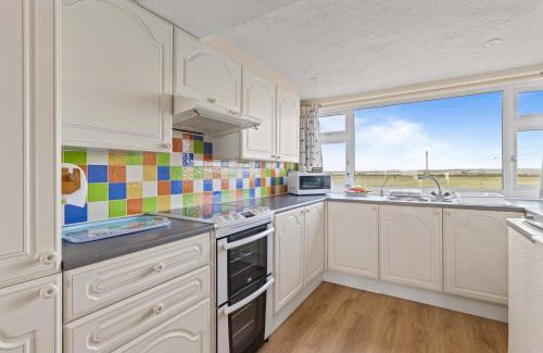 Pevensey Casa | The Coastal Crab - Family-Friendly Three-Bed Beach House in Pevensey