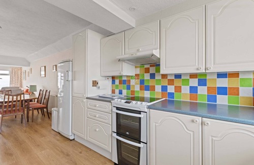 Pevensey Casa | The Coastal Crab - Family-friendly Three-bed Beach House in Pevensey