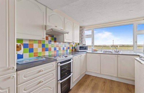 Pevensey Casa | The Coastal Crab - Family-friendly Three-bed Beach House in Pevensey