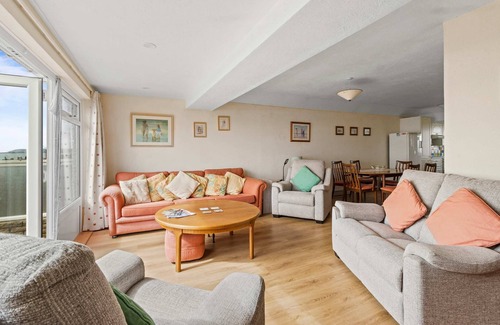 Pevensey Casa | The Coastal Crab - Family-friendly Three-bed Beach House in Pevensey