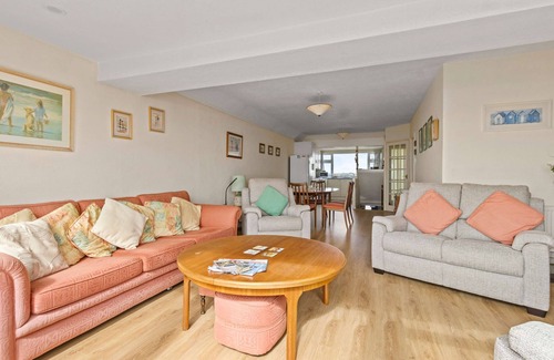 Pevensey Casa | The Coastal Crab - Family-friendly Three-bed Beach House in Pevensey