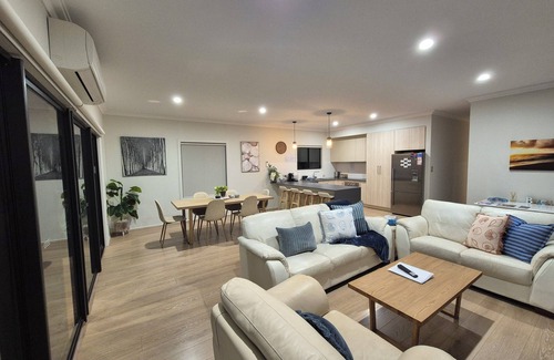 Moonta Bay Casa | 🎣🦀The Coastal Crab, Moonta Bay. 🐾 Pet friendly holiday accommodation 🐾⛱️🚂🛝