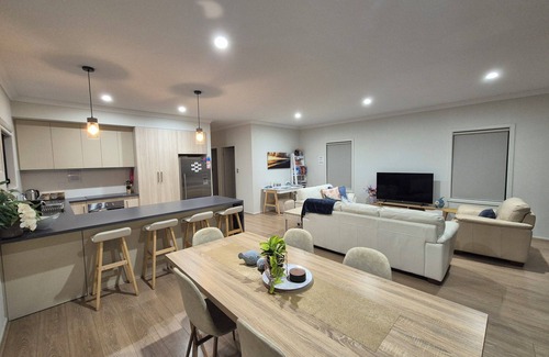 Moonta Bay Casa | 🎣🦀The Coastal Crab, Moonta Bay. 🐾 Pet friendly holiday accommodation 🐾⛱️🚂🛝