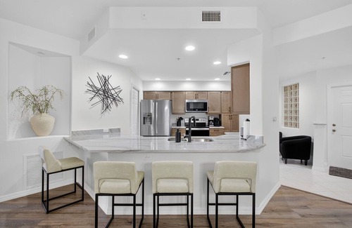 Tropical Cove Condominio | The Coastal Gem at Lexington CC Lake Village