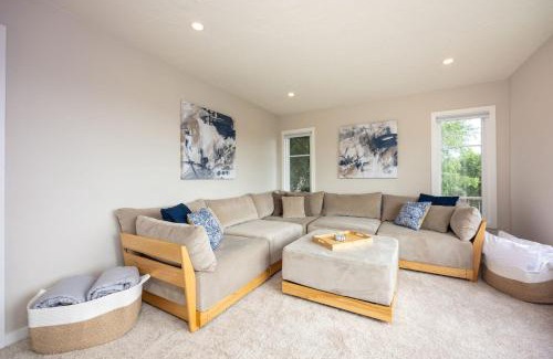 El Granada Casa | The Coastal Retreat Scenic Harbor Ocean Views Walk to Beach Restaurants